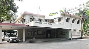 এমবিবিএস ভর্তিতে বাধা-মামলা, ২ কোটি টাকা ক্ষতিপূরণের নির্দেশ