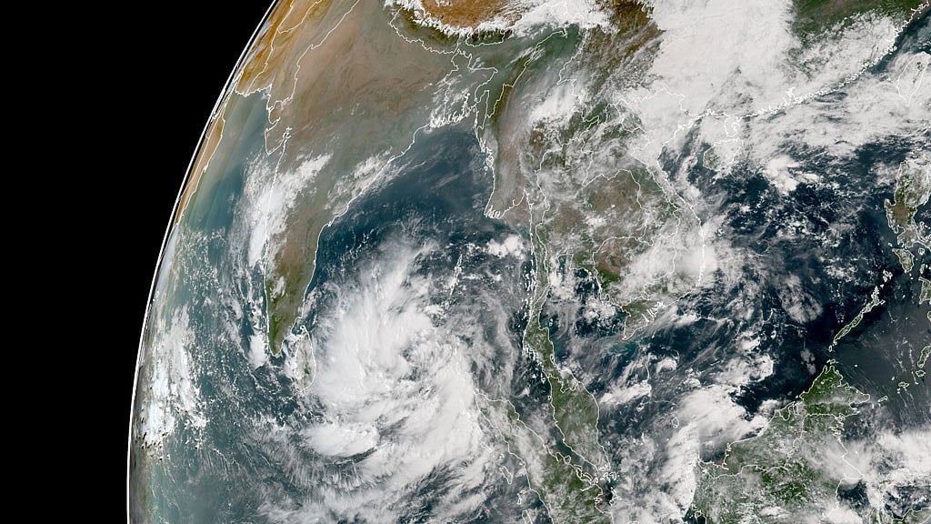 সাগরে সুস্পষ্ট লঘুচাপ