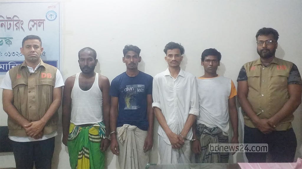 মানিকগঞ্জে হেরোইনসহ ৪ যুবক গ্রেপ্তার