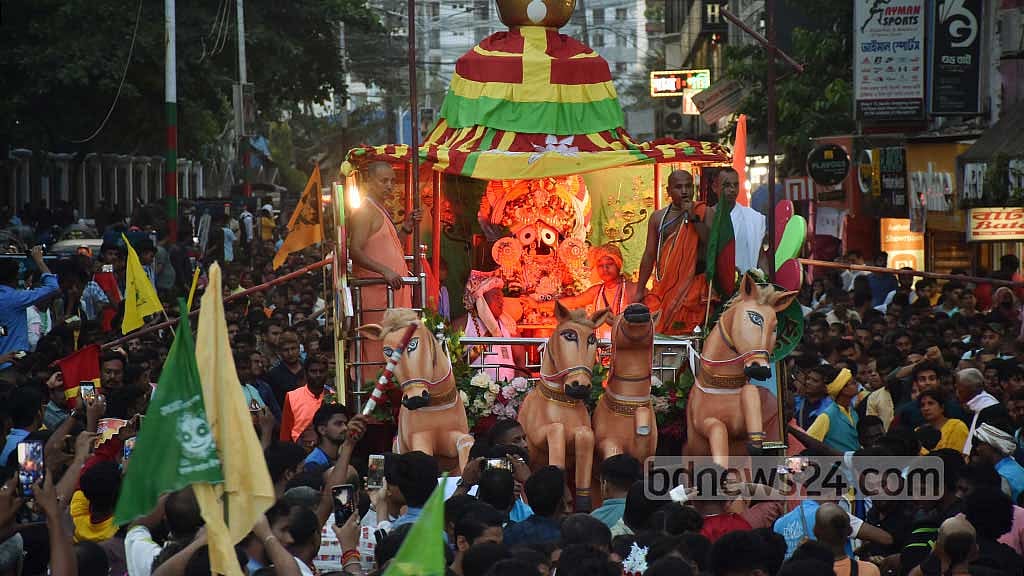চট্টগ্রামে জগন্নাথ-সুভদ্রা ও বলভদ্র দেবের রথারোহণ