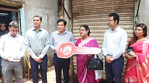 অভিনেত্রী সুজাতা বরাদ্দ পেলেন আড়াই তলা বাড়ি