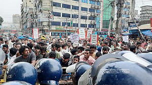 গণতন্ত্র মঞ্চের বিক্ষোভে পুলিশের বাধা, নতুন কর্মসূচি