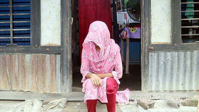 গোপালগঞ্জে বিয়ের দাবিতে ‘প্রেমিকের’ বাড়িতে স্কুলছাত্রী