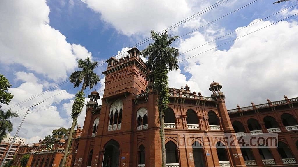 ছিনতাইকারীর ছুরিকাঘাতে ঢাবির দুই শিক্ষার্থী আহত