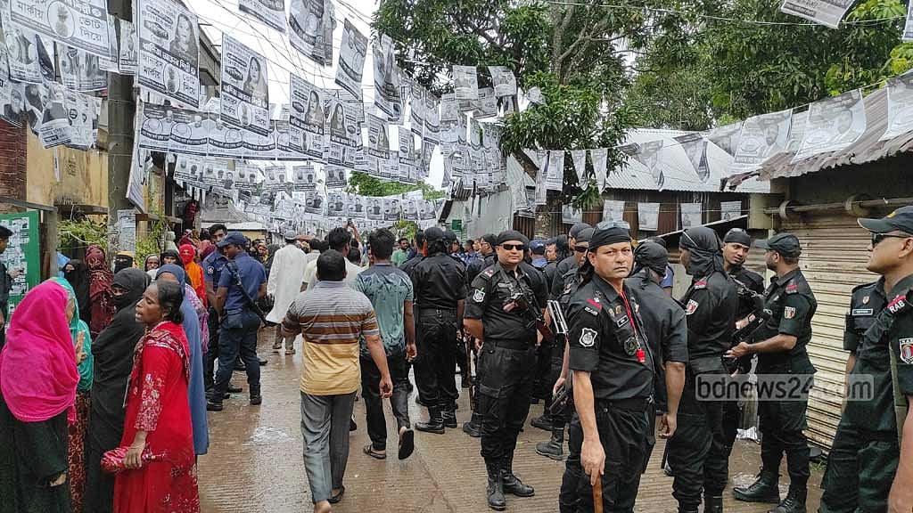 আড়াইহাজার পৌর নির্বাচন: ২ কাউন্সিলর প্রার্থীর সংঘর্ষ, ভোটারকে মারধর