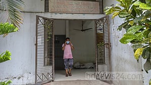 রাজধানীতে মা-মেয়ের লাশ উদ্ধার, স্বামী আটক