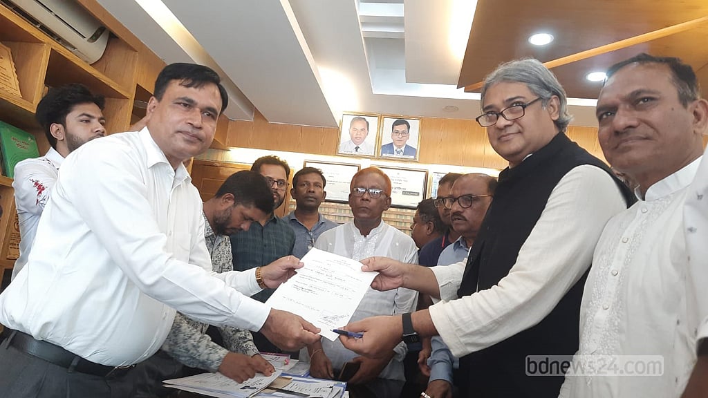 ঢাকা-১৭ আসনে এমপি হতে ১৫ জনের মনোনয়নপত্র জমা