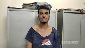 জাবিতে ছাত্রীকে ‘হেনস্তা’, পুলিশ সদস্য আটক