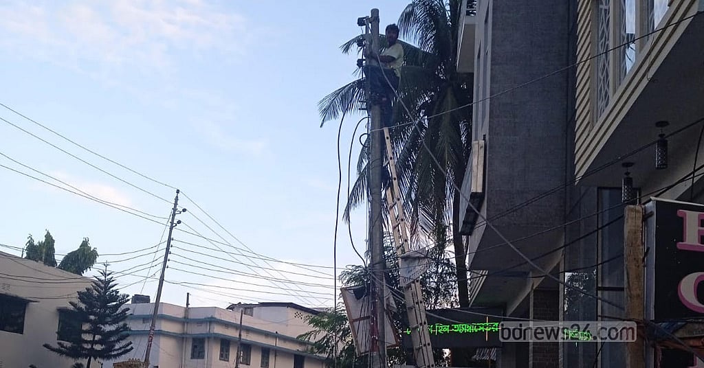 একটি খুঁটি সরাতে ৭ ঘণ্টা বিদ্যুৎহীন রাঙামাটির হাজারো গ্রাহক