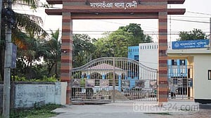 ফেনীতে মায়ের হাত ধরে হাঁটার সময় বাসের ধাক্কায় প্রাণ গেল শিশুর