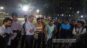 রাতে উপাচার্যের সাক্ষাৎ-আশ্বাস, তবুও অনড় জাবি শিক্ষার্থী