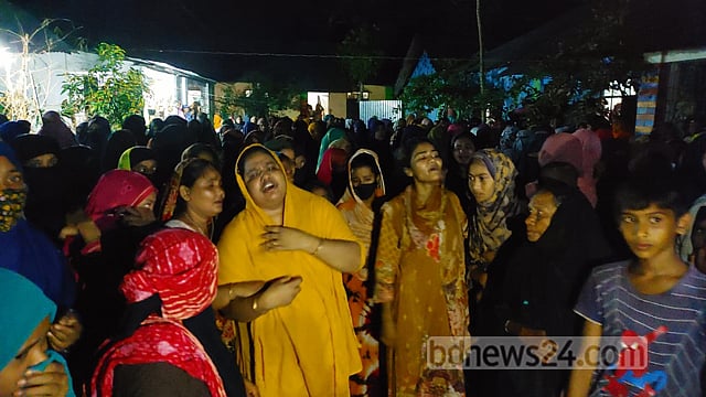 বাবার কবরের পাশে সন্তানসহ শায়িত আঁখি