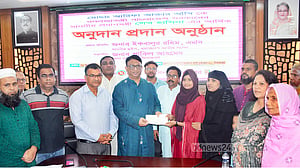 প্রধানমন্ত্রীর ঈদ শুভেচ্ছা হিসেবে লাখ টাকা পেল দিনাজপুরের আঁখি