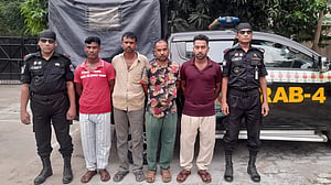 ডেকে নিয়ে অপহরণ, সংঘবদ্ধ ধর্ষণের অভিযোগে গ্রেপ্তার ৪