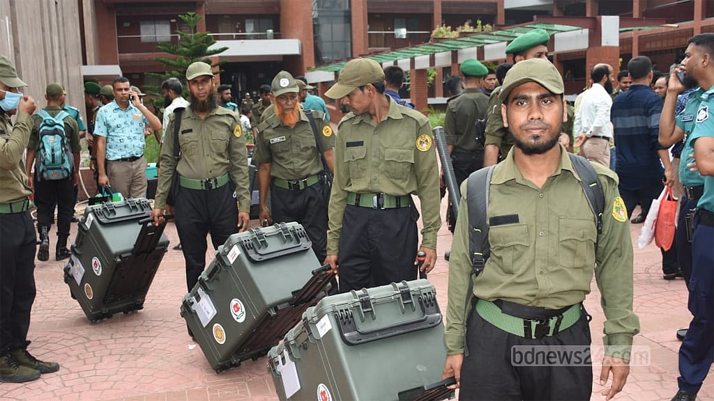 বরিশাল-খুলনা: দুই নগরেই এক ভাবনা, কেন্দ্রে ভোটার যাবে তো