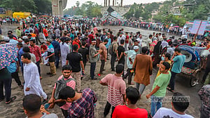 চাকরিতে আবেদনের বয়সসীমা ৩৫ করার দাবি, শাহবাগ অবরোধ