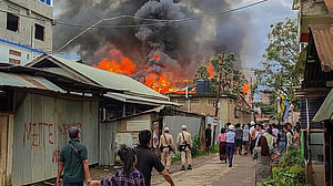 মণিপুরে ফের সহিংসতা, রাতভর গোলাগুলি, হামলা, অগ্নিসংযোগ