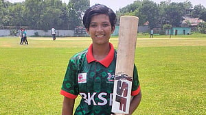 বৃষ্টির দাপটের দিন শামিমা-সুমাইয়া-শিভানির ফিফটি