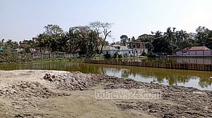 কুমিল্লায় শতবর্ষী পুকুর ভরাট, পরিবেশ অধিদপ্তরের মামলা