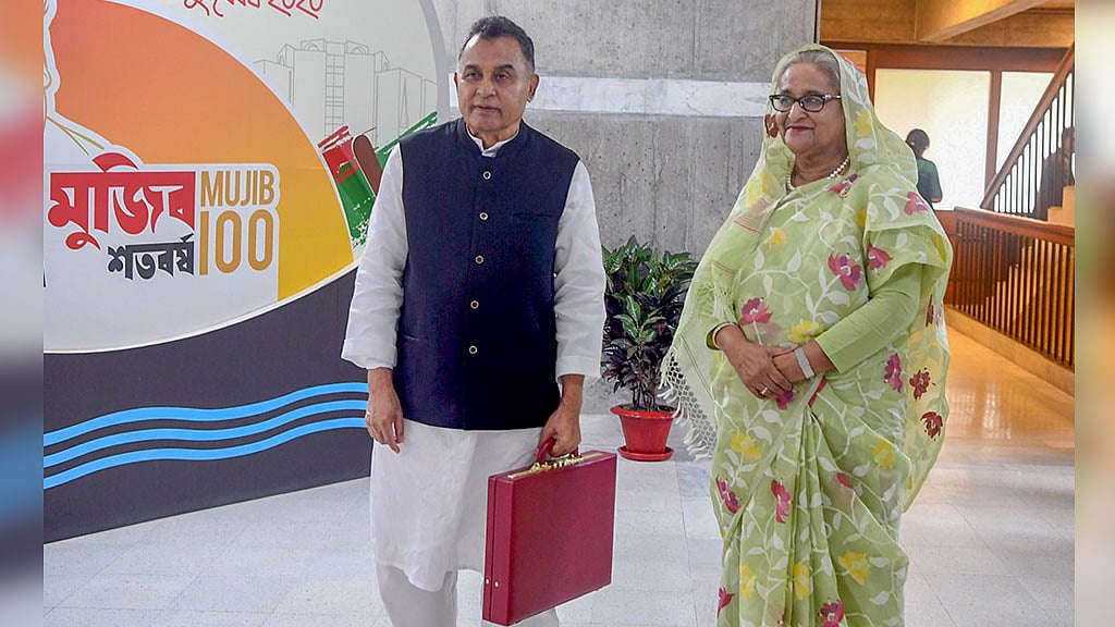 আইএমএফের ছায়ায় সংস্কারের প্রতিশ্রুতি আর স্বপ্নময় এক বাজেট