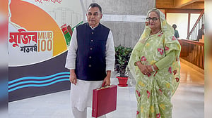 আইএমএফের ছায়ার মাঝে স্বপ্নময় এক বাজেট