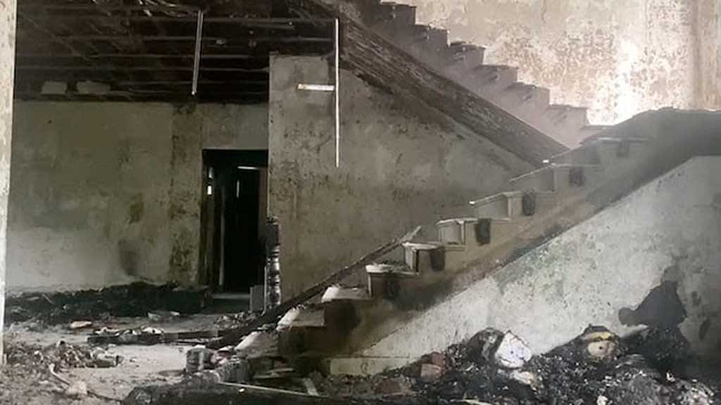 মণিপুরে ভারতের কেন্দ্রীয় মন্ত্রীর বাড়ি জ্বালিয়ে দিল জনতা