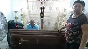 কফিনে জেগে উঠলেন ‘মৃত’ নারী