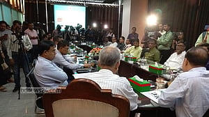 ঢাকা-১৭: নৌকার প্রার্থী না আসায় সিইসির উষ্মা, অনিয়মে কঠোর হুঁশিয়ারি