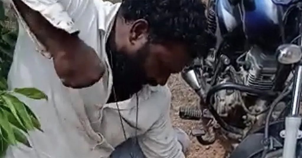 স্ত্রীর সঙ্গে পরকীয়ার সন্দেহে বন্ধুর গলা কেটে রক্তপান