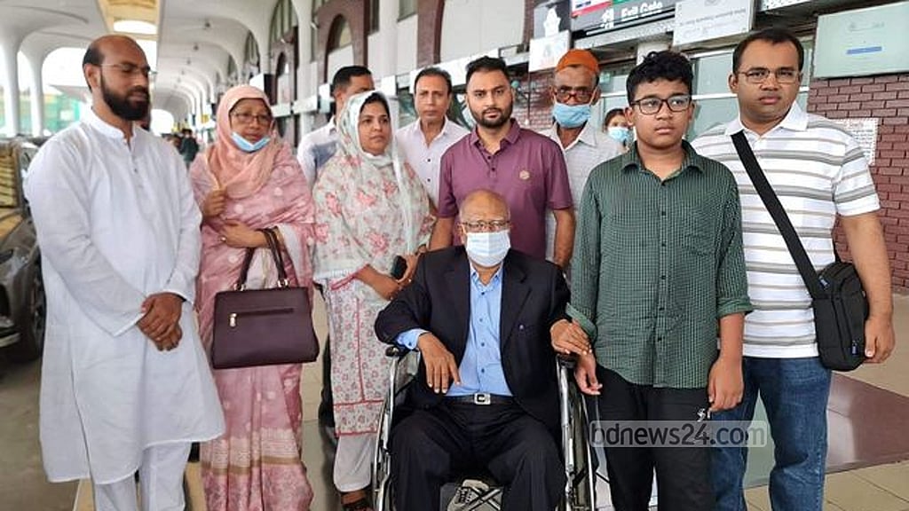 সিঙ্গাপুরে চিকিৎসাধীন মোশাররফ ‘ভালো আছেন’