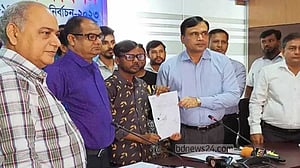 ঢাকা-১৭: হিরো আলমের হাতে এবারও একতারা