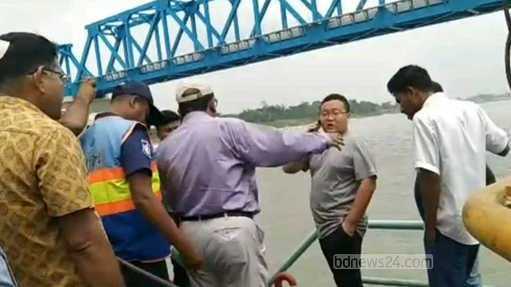 মাদারীপুরে অবৈধভাবে বালু উত্তোলনের অভিযোগে ৯ জন আটক