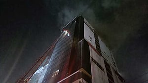 শ্যামলীর আগুন নিয়ন্ত্রণে, একজনের লাশ উদ্ধার