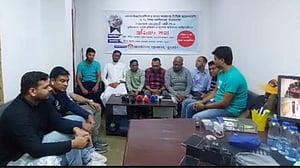 সাংবাদিকদের কাজ ও জীবন সুরক্ষায় আইন প্রণয়নের দাবি