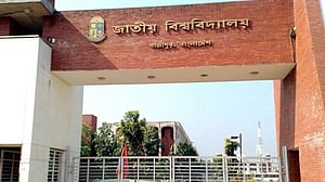ডিগ্রি পাস কোর্সের ‘গোড়ায় গলদ’, সেশন জটেও বাড়ছে হতাশা