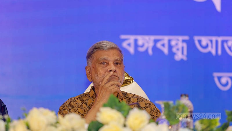 বঙ্গবন্ধু আন্তর্জাতিক সম্মেলন কেন্দ্রে শুক্রবার ২০২৩-২৪ অর্থবছরের বাজেট পরবর্তী সংবাদ সম্মেলনে পরিকল্পনামন্ত্রী এম এ মান্নান।&amp;nbsp;ছবি: মাহমুদ জামান অভি