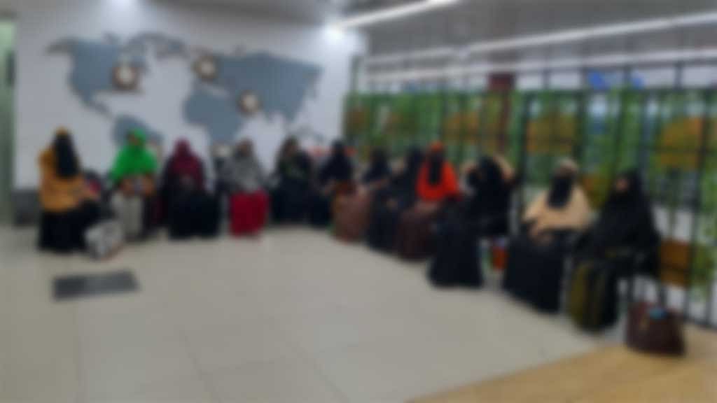 সৌদি গিয়ে ‘নির্যাতনের’ শিকার ১২ নারী দেশে ফিরলেন