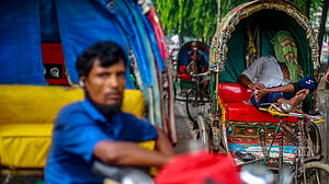 ঢাকায় সামান্য বৃষ্টি, কাটেনি অস্বস্তি