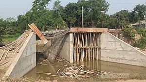 রাজবাড়ীতে নির্মাণাধীন সেতুতে ধস, তদন্তে দুদক