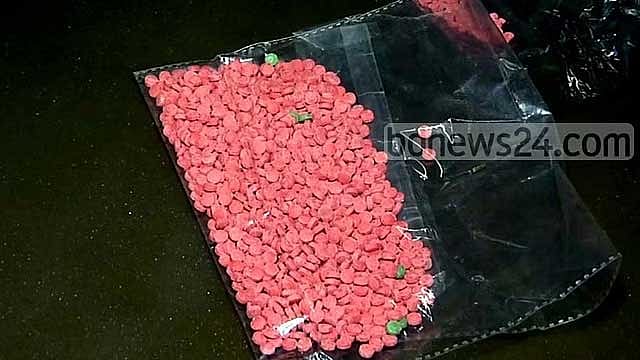 ইয়াবাসহ কারারক্ষী আটকের পর সাময়িক বরখাস্ত