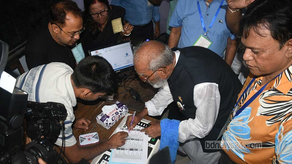 খুলনা সিটি ভোট: আশাবাদী খালেক, ‘মেনে নেবেন’ ভোটের ফল