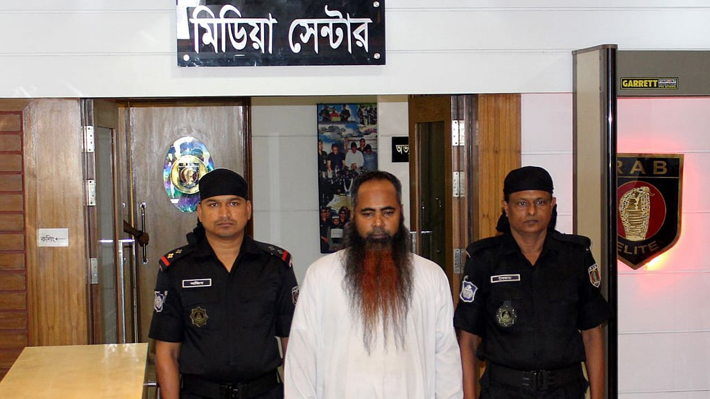 সাত বছরের শিশুকে ধর্ষণের অভিযোগে ‘ভণ্ড পীর’ গ্রেপ্তার