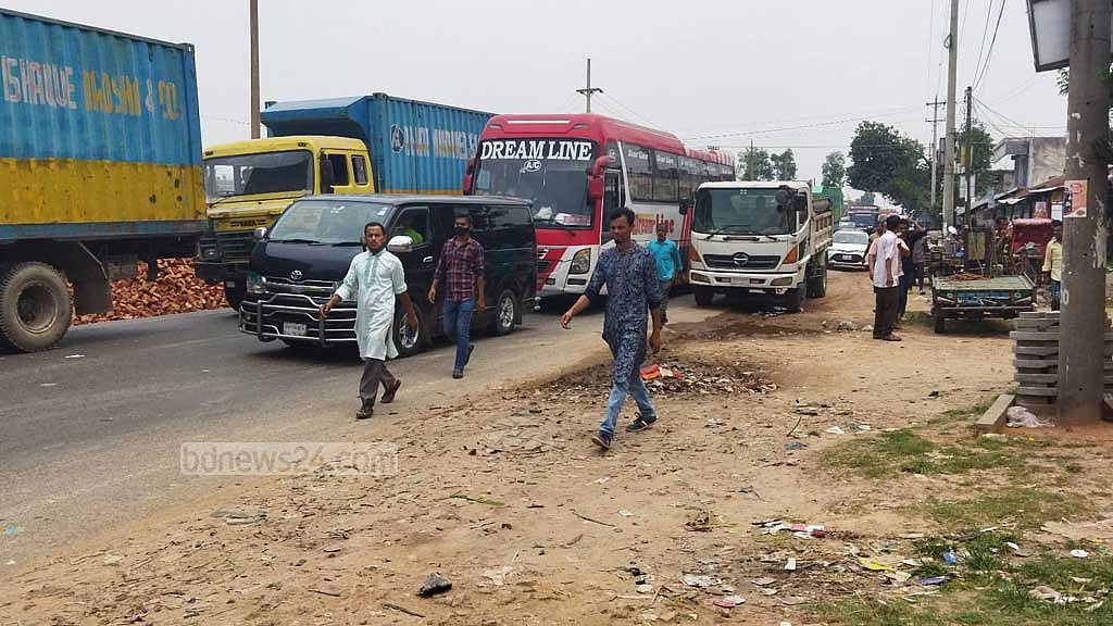 ঢাকা-চট্টগ্রাম মহাসড়কে ৩ ঘণ্টা পর যান চলাচল শুরু