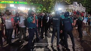 পুলিশের লাঠিপেটায় শাহবাগে অবরোধ ভণ্ডুল, কয়েকজন আটক