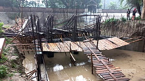 ফরিদপুরে এলজিইডির নির্মাণাধীন সেতু ধসে পড়েছে