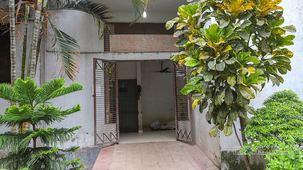 আঁখি এখন সন্তানের পাশে, দেখা হল না দুজনার