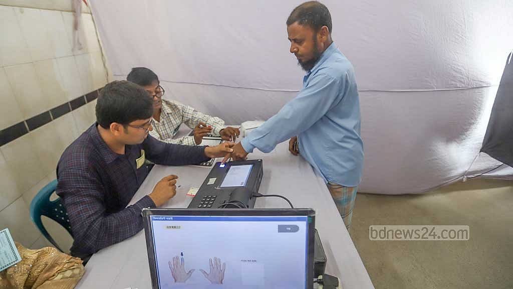 সিলেট ও রাজশাহী: যেভাবে ভোট দেবেন ইভিএমে
