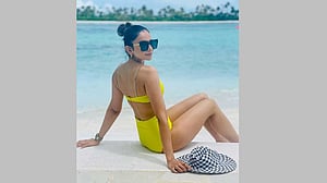 মালদ্বীপের সমুদ্র সৈকতে রাকুল কি একাই?