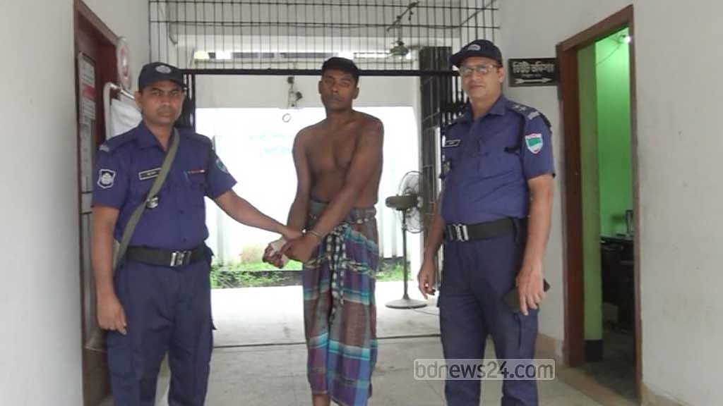 ঝিনাইদহে দাদীকে কুপিয়ে খুনের অভিযোগে ‘মাদকাসক্ত’ নাতি আটক