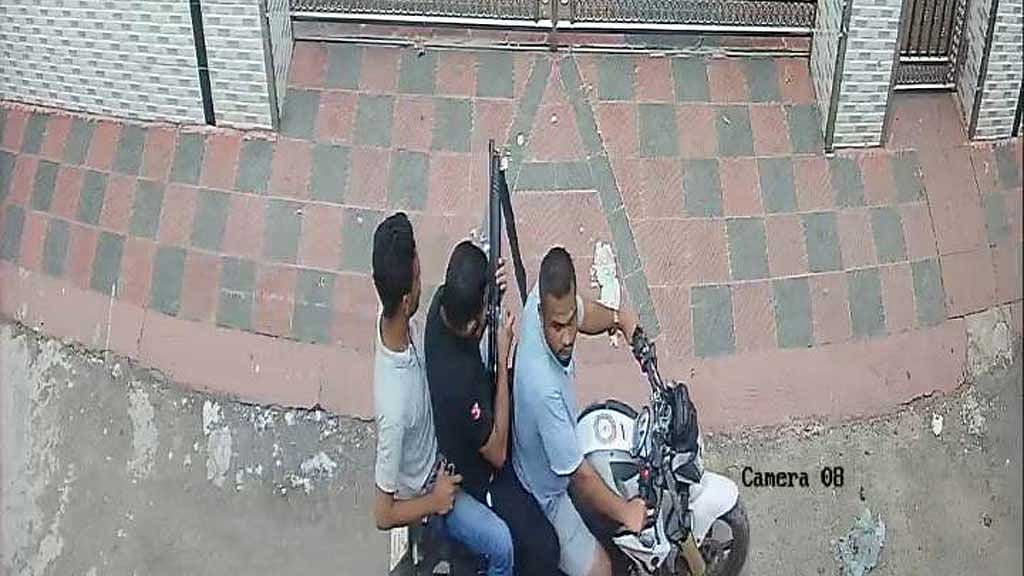 সিলেটে কাউন্সিলর প্রার্থীর বাড়ির সামনে সশস্ত্র যুবক, নির্বাচন কমিশনে অভিযোগ
